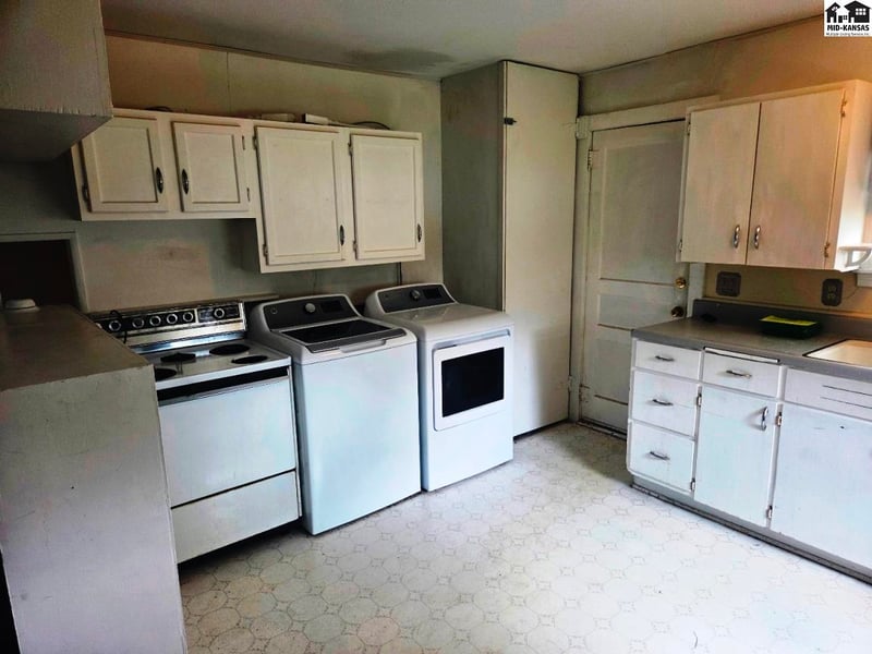 1420 E 9th St, Newton, KS 67114