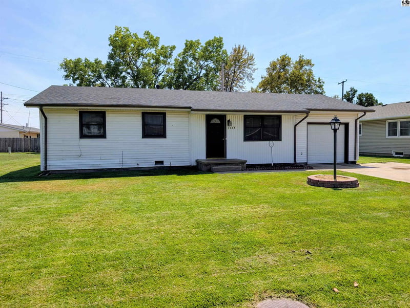 1315 13th Ter, Hutchinson, KS 67501