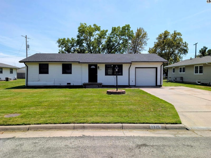 1315 13th Ter, Hutchinson, KS 67501