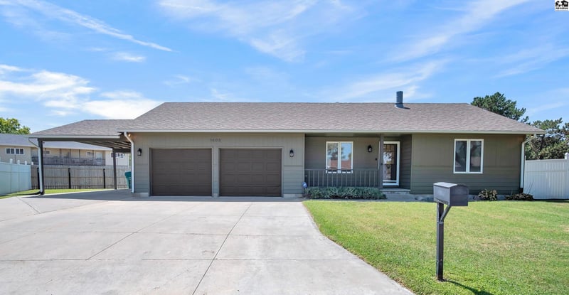 1403 Oakmont St, Mcpherson, KS 67460