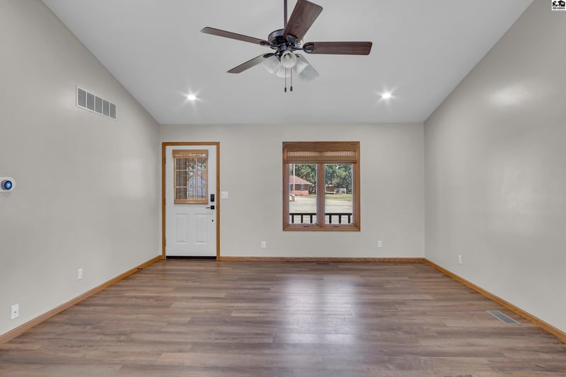 1403 Oakmont St, Mcpherson, KS 67460