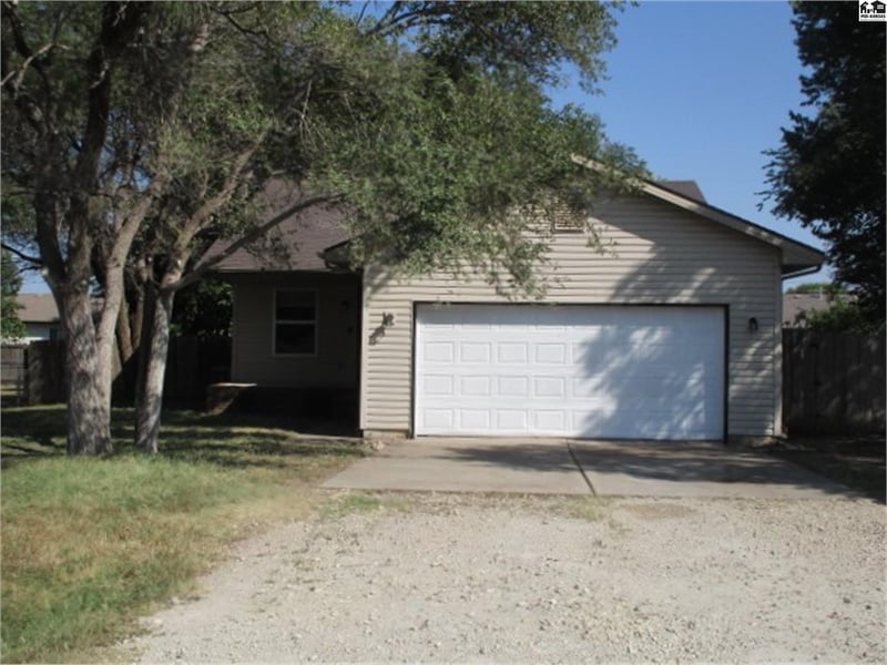 110 E 36th Ave, Hutchinson, KS 67502