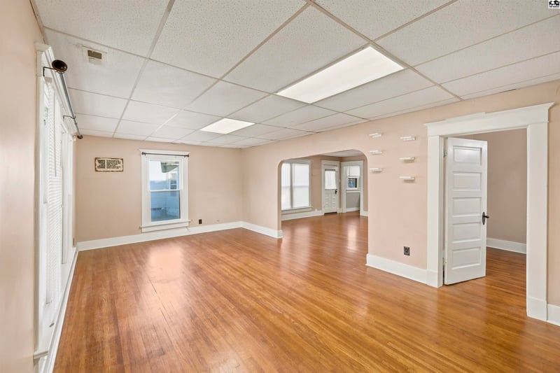 815 E Sherman St, Hutchinson, KS 67501