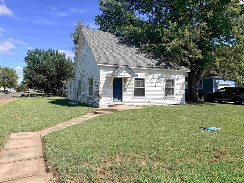 111 N 5th St, Canton, KS 67428