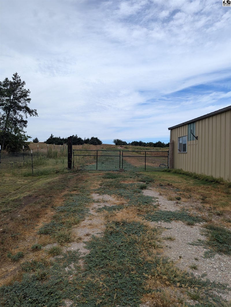 160 State St, Little River, KS 67457
