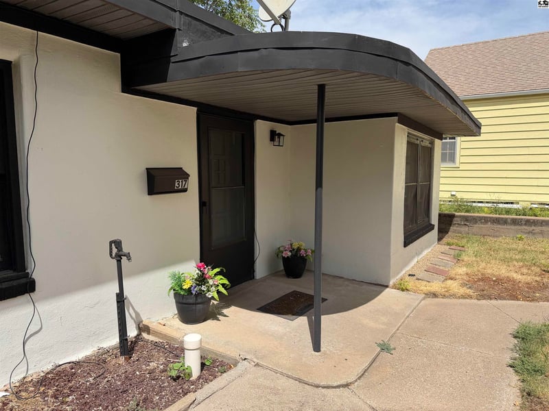 317 Stout St, Pratt, KS 67124