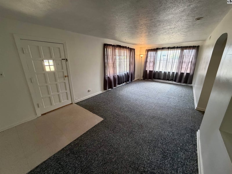317 Stout St, Pratt, KS 67124