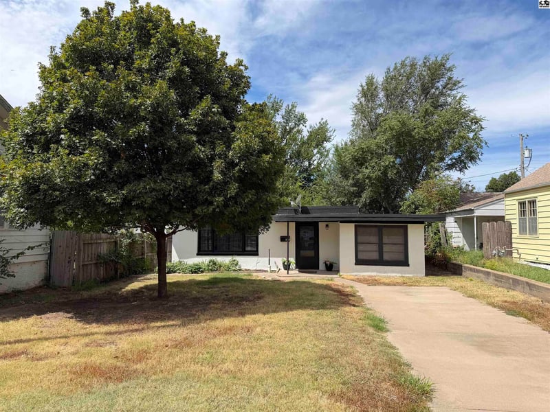 317 Stout St, Pratt, KS 67124