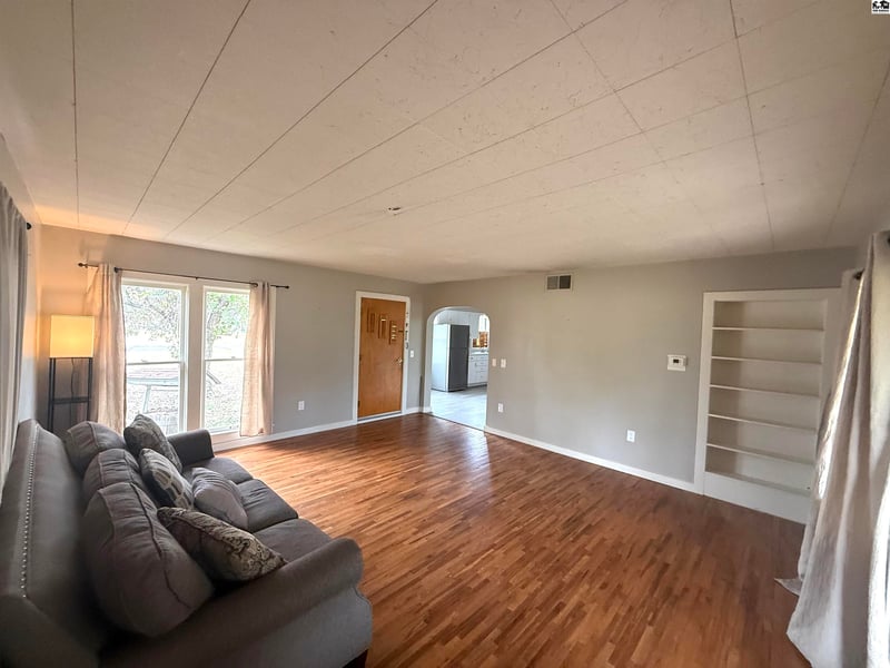 430 S 6th, Sterling, KS 67579