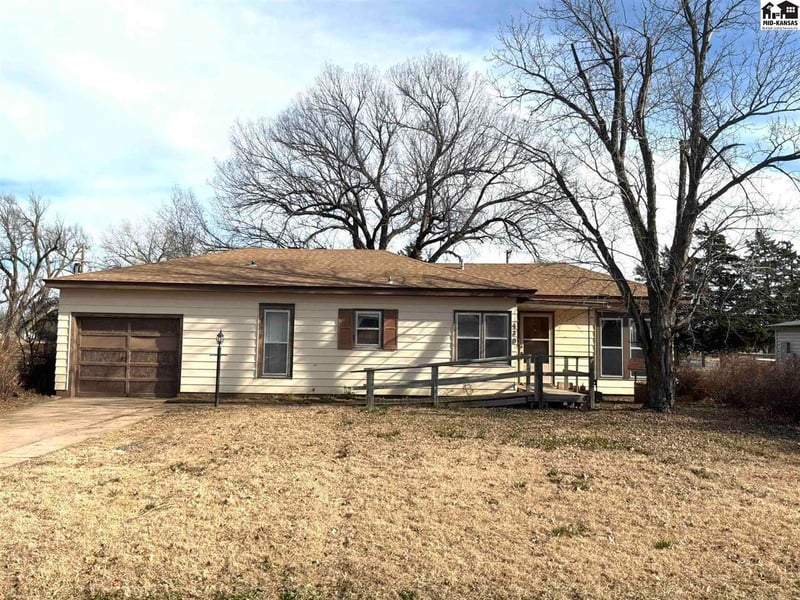 430 S 6th, Sterling, KS 67579