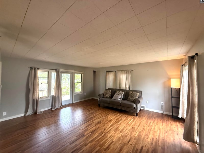 430 S 6th, Sterling, KS 67579