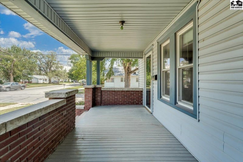 829 E Sherman St, Hutchinson, KS 67501