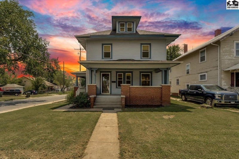829 E Sherman St, Hutchinson, KS 67501