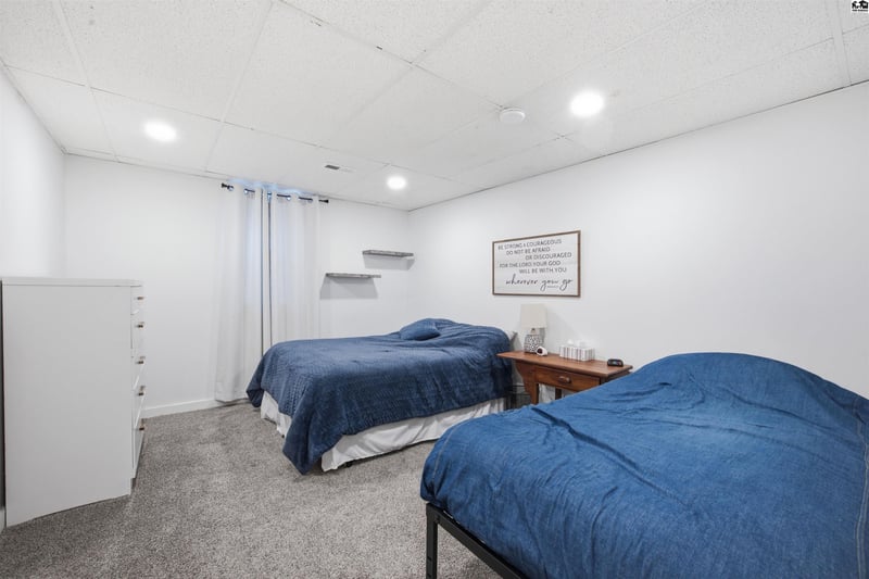 209 S Maple St, Pretty Prairie, KS 67570