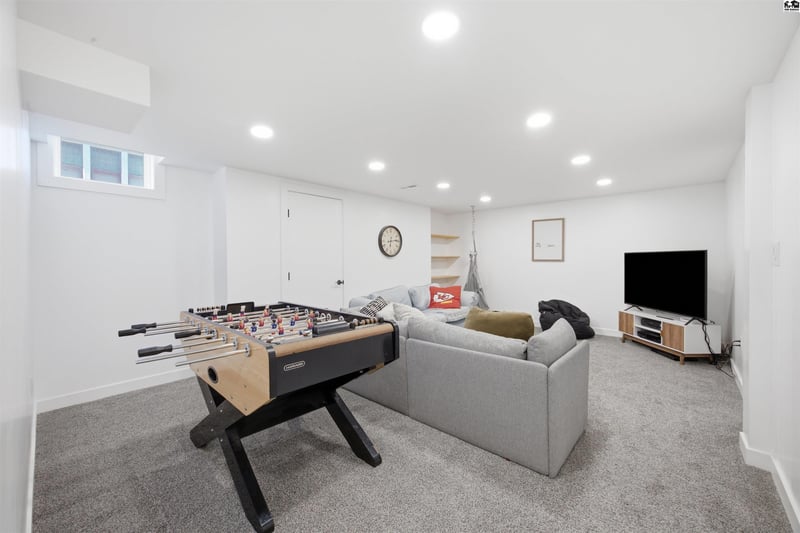 209 S Maple St, Pretty Prairie, KS 67570