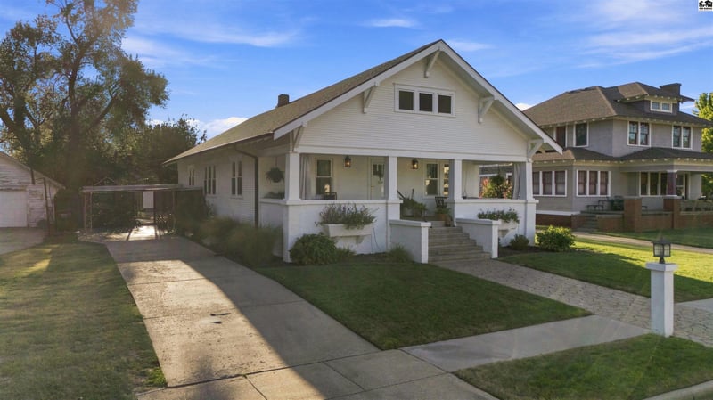 209 S Maple St, Pretty Prairie, KS 67570