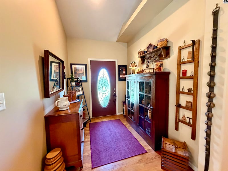921 W Crazy Horse Rd, Hutchinson, KS 67502