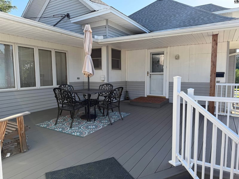 221 S Pine St, Pratt, KS 67124