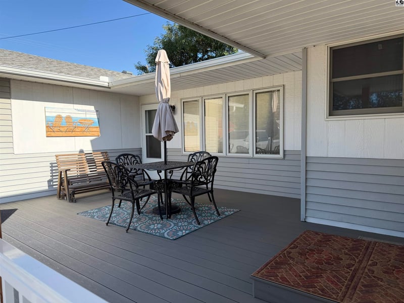 221 S Pine St, Pratt, KS 67124