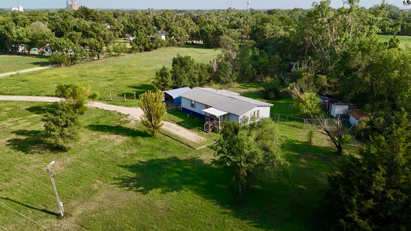 8400 E K 4 Hw, Gypsum, KS 67448
