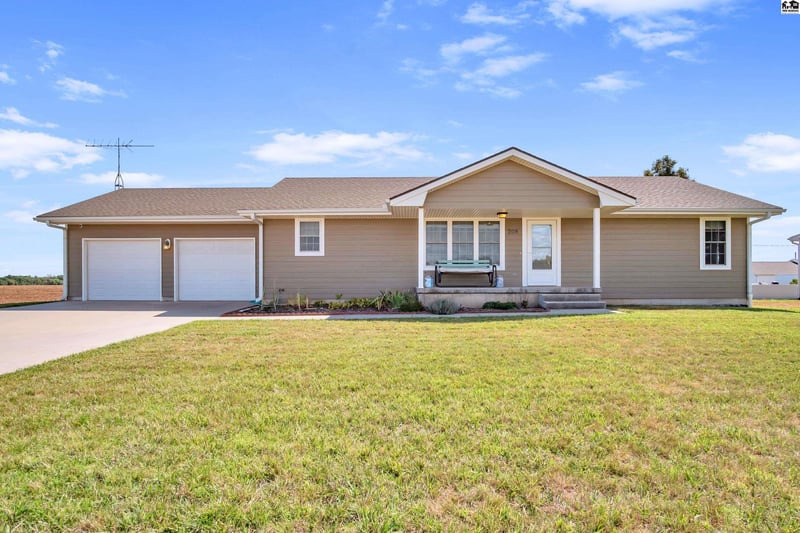 208 Hilltop Dr, Inman, KS 67460