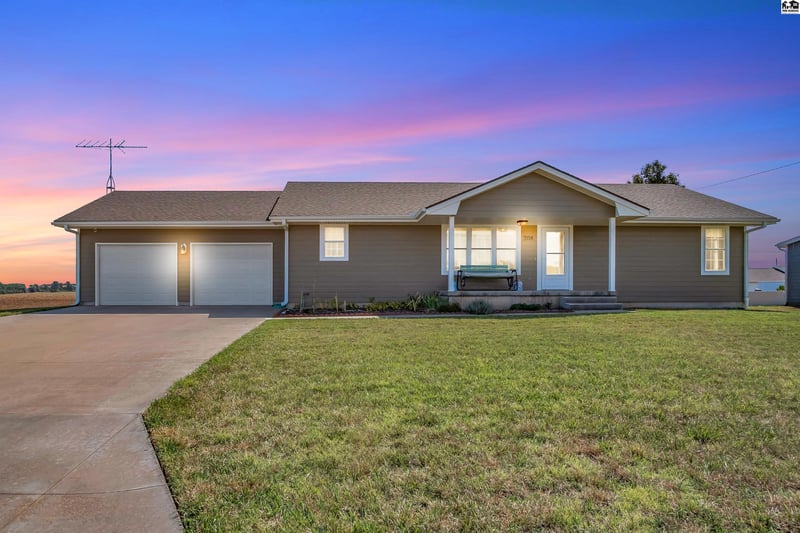 208 Hilltop Dr, Inman, KS 67460