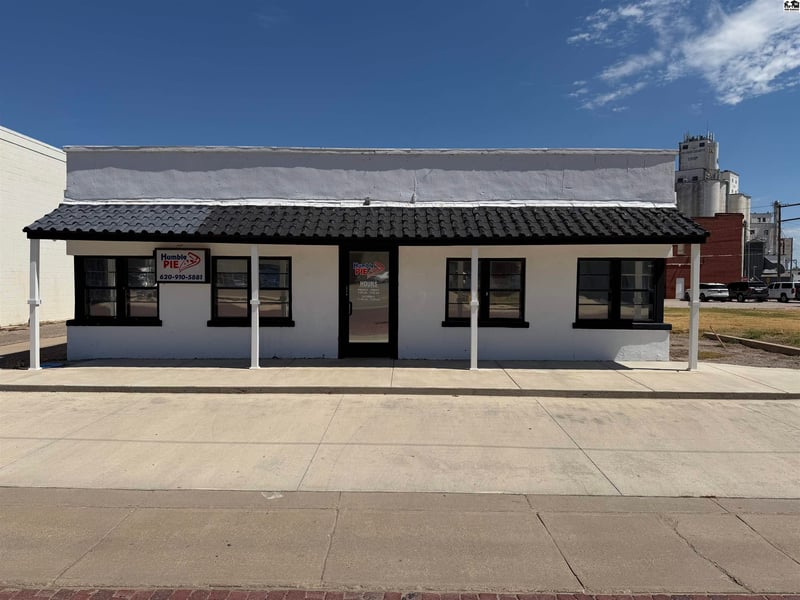 730 E First, Pratt, KS 67124