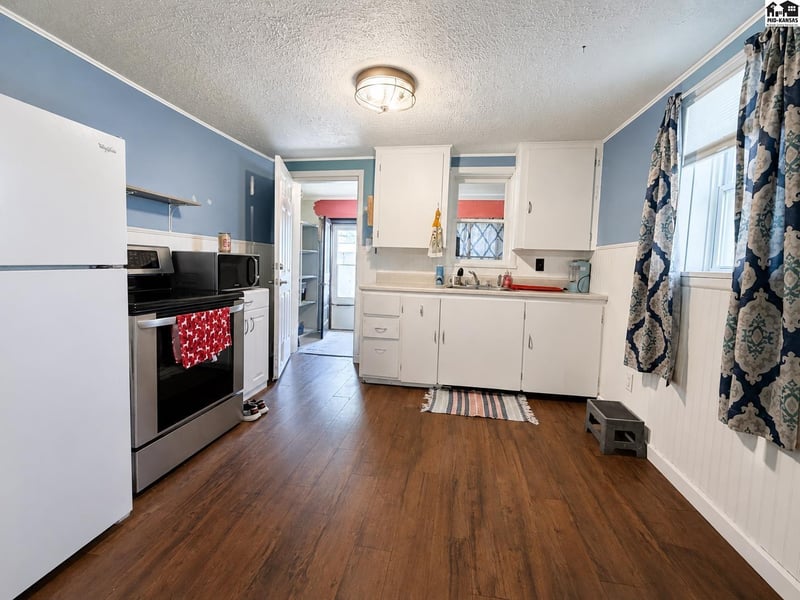 101 E Avenue A, South Hutchinson, KS 67505