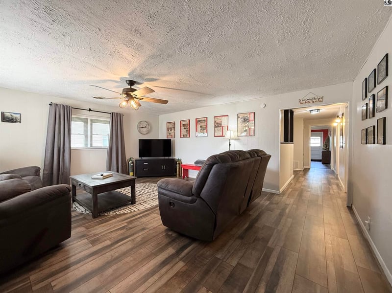 818 E 2nd Ave, Hutchinson, KS 67501