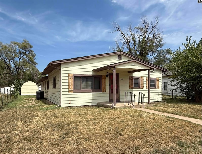 818 E 2nd Ave, Hutchinson, KS 67501