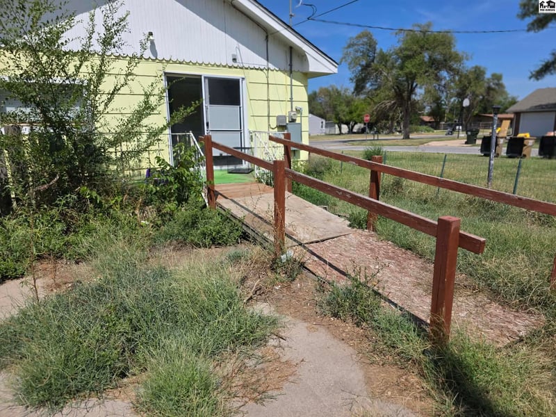229 E Avenue A, South Hutchinson, KS 67505
