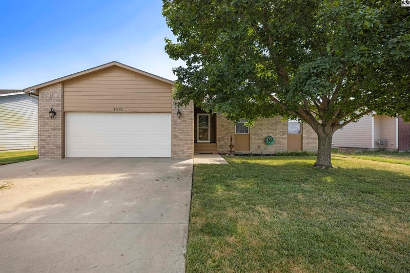 1412 Westwood Dr, Mcpherson, KS 67460