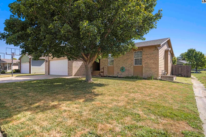1412 Westwood Dr, Mcpherson, KS 67460