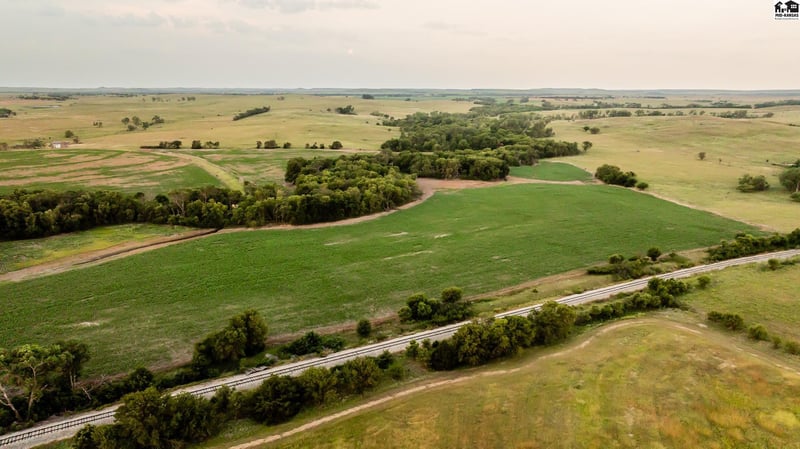 000 E Deer Dr, Tescott, KS 67423