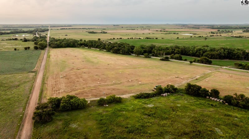 000 E Deer Dr, Tescott, KS 67423