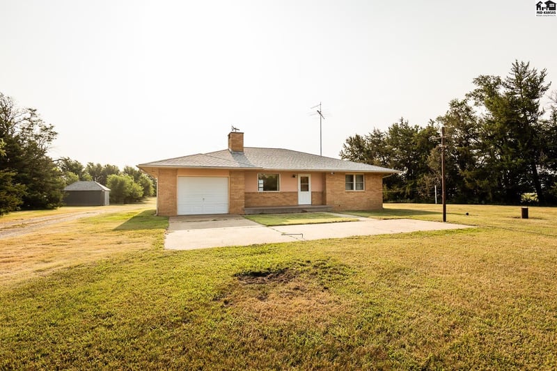 165 N 290th Rd, Tescott, KS 67423