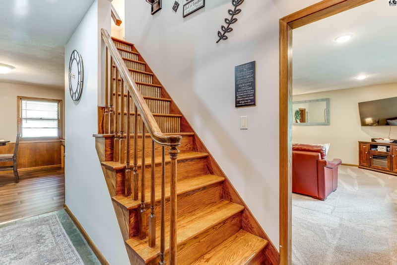 2605 Derenda Dr, Hutchinson, KS 67502