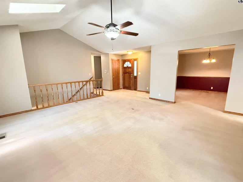 604 E 42nd Ave, Hutchinson, KS 67502
