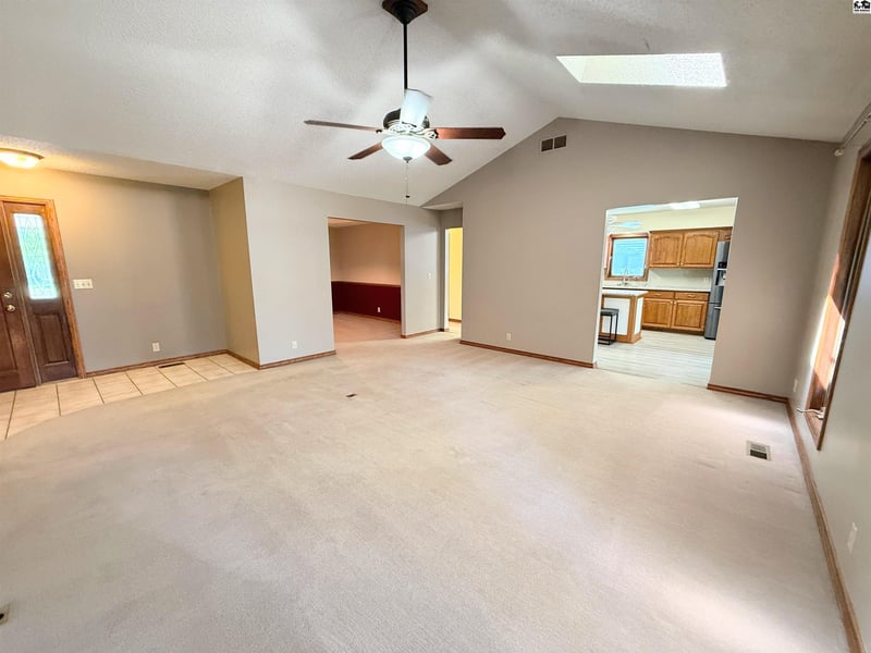 604 E 42nd Ave, Hutchinson, KS 67502