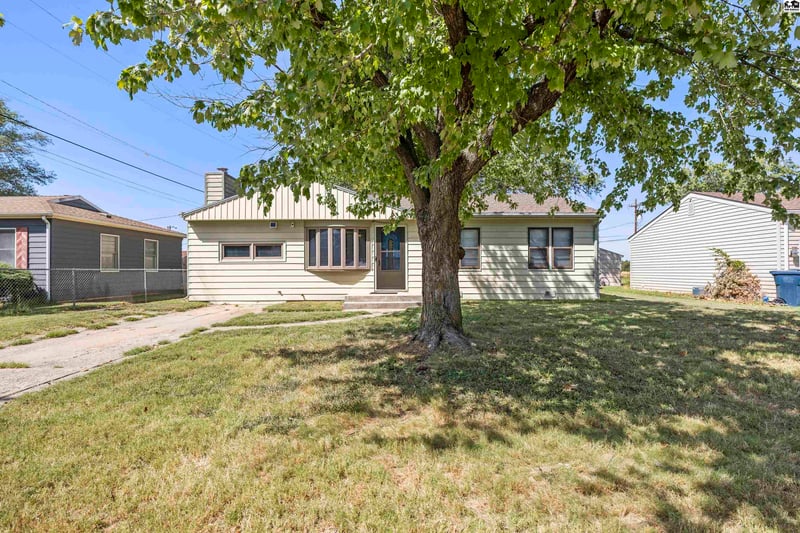 28 Faircrest Dr, Hutchinson, KS 67502