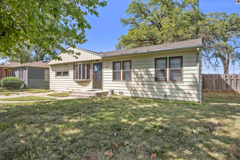 28 Faircrest Dr, Hutchinson, KS 67502