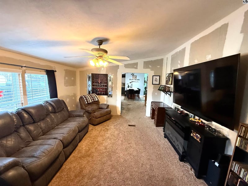 109 E 36th Ave, Hutchinson, KS 67502