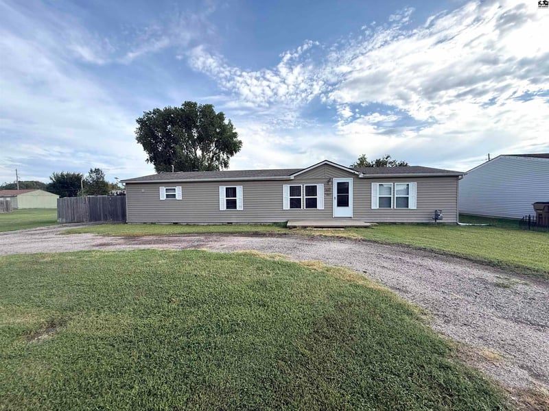 109 E 36th Ave, Hutchinson, KS 67502