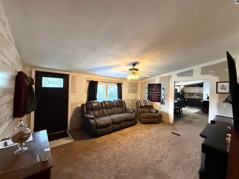 109 E 36th Ave, Hutchinson, KS 67502