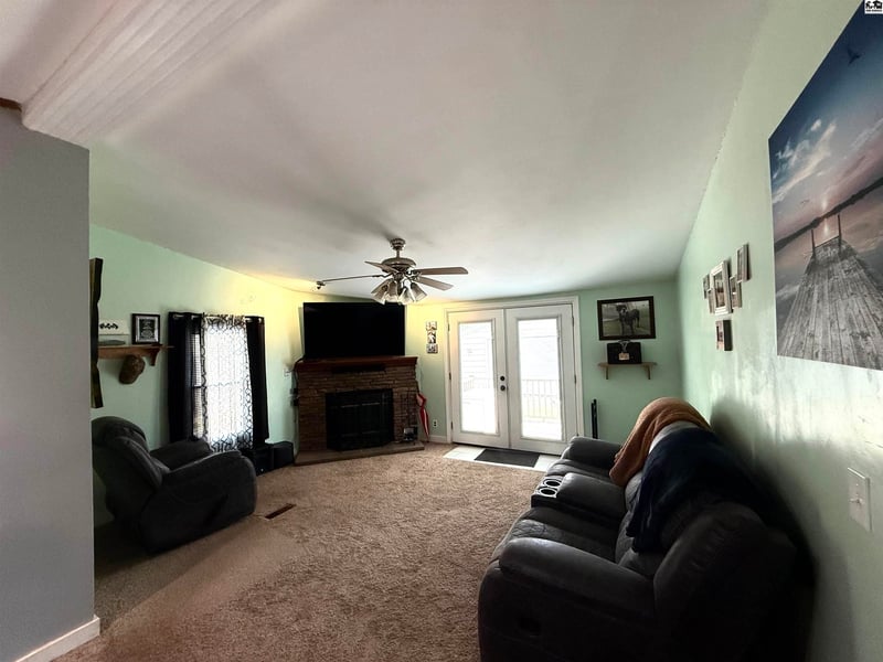 109 E 36th Ave, Hutchinson, KS 67502