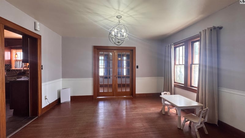 428 E 16th Ave, Hutchinson, KS 67501