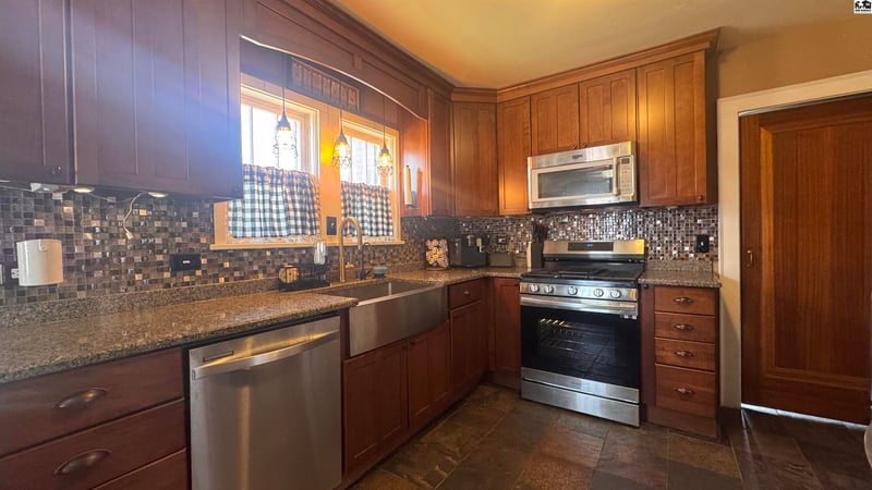 428 E 16th Ave, Hutchinson, KS 67501