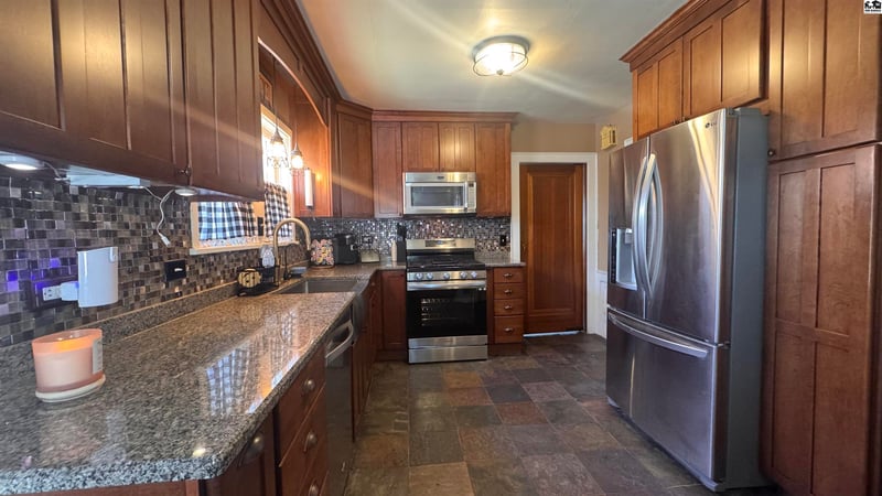 428 E 16th Ave, Hutchinson, KS 67501