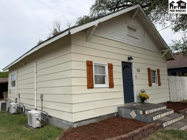 700 E 2nd St, Hutchinson, KS 67502