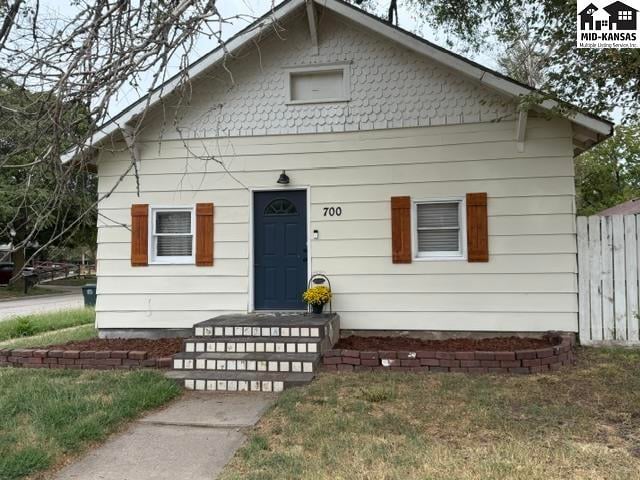 700 E 2nd St, Hutchinson, KS 67502